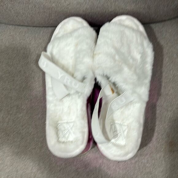 YRU Dolls Kill Qozii Faux White Fur Platform Cloud Pink Iridescent Sandals - Picture 4 of 7